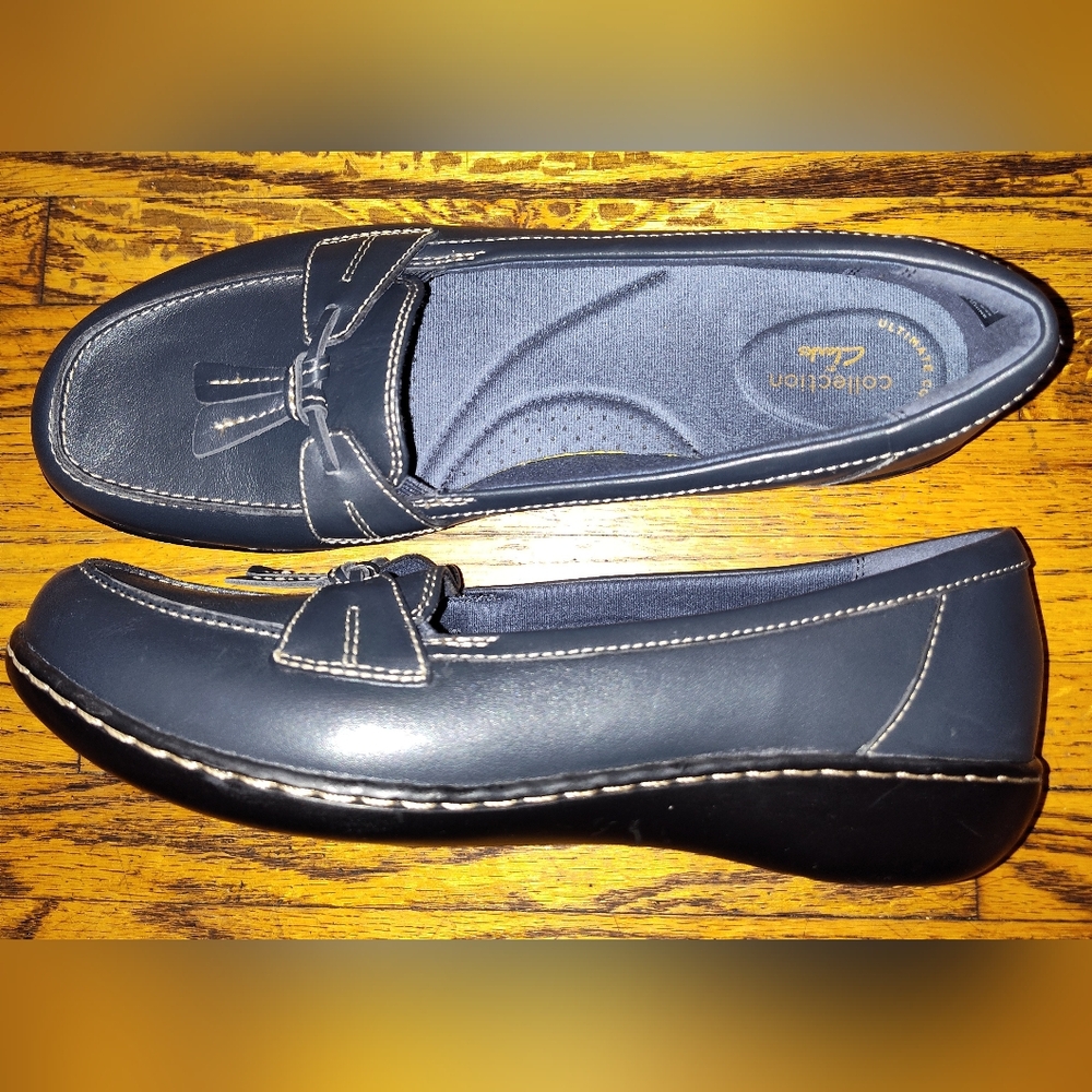 CLARKS women's slip on leather loafers size 10w color blue